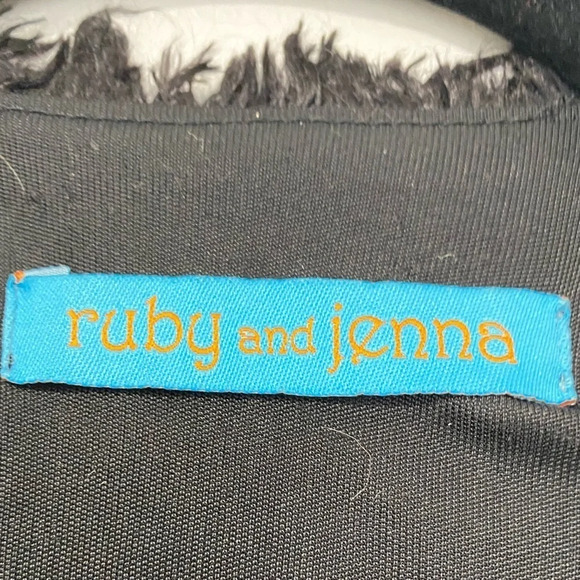 Ruby and‎ Jenna Black Faux Fur Vest - Picture 5 of 6